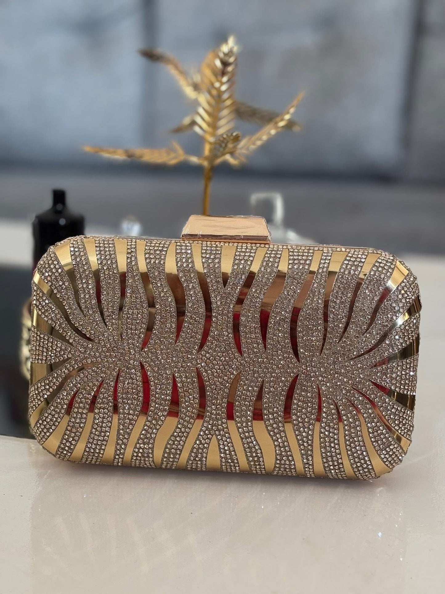 Éclat Doré – Pochette de Soirée en Cristaux